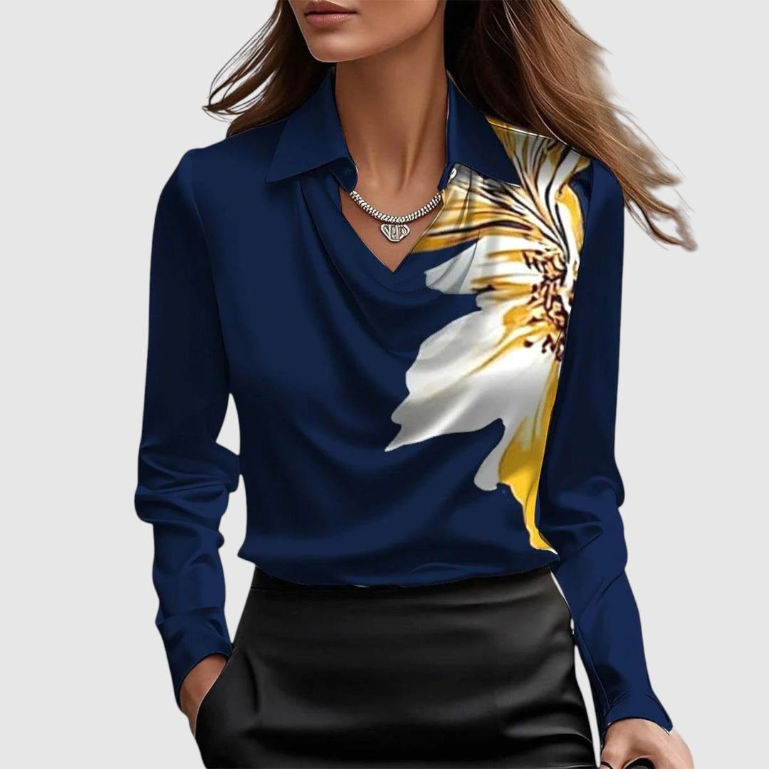 Sylvie | Blusa brillante de lujo con escote plisado