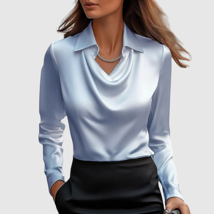 Sylvie | Blusa brillante de lujo con escote plisado